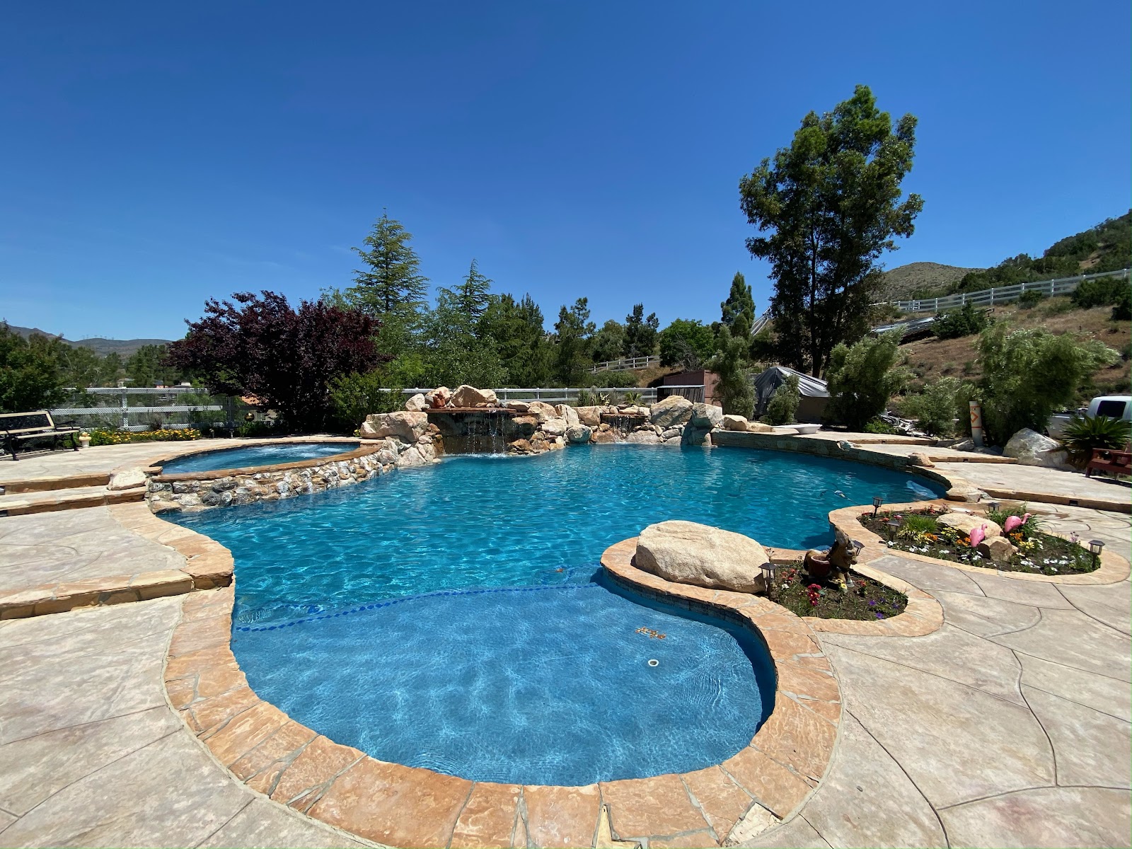 Resort-Style Pool & Spa in Beverly Hills